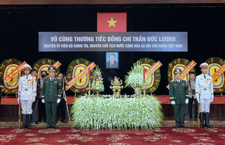Lễ viếng nguyên Chủ tịch nước Trần Đức Lương được tổ chức đồng thời tại Hội trường Thống Nhất, Thành phố Hồ Chí Minh - Ảnh: VGP/Anh Đức