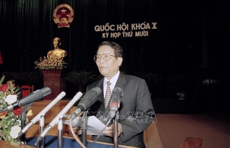 Chủ tịch nước Trần Đức Lương đọc Tờ trình về việc đề nghị Quốc hội phê chuẩn Hiệp định thương mại Việt Nam - Hoa Kỳ, tại Kỳ họp thứ mười, Quốc hội khóa X, ngày 23/11/2001