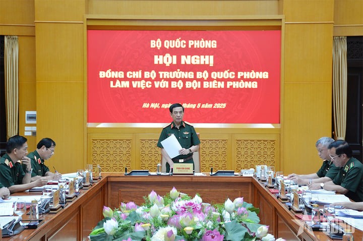 Đại tướng Phan Văn Giang chủ trì hội nghị. (Ảnh: Báo Quân đội Nhân dân)