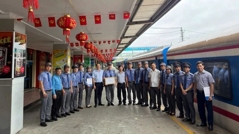 Tổng Công ty Đường sắt Việt Nam trao thưởng