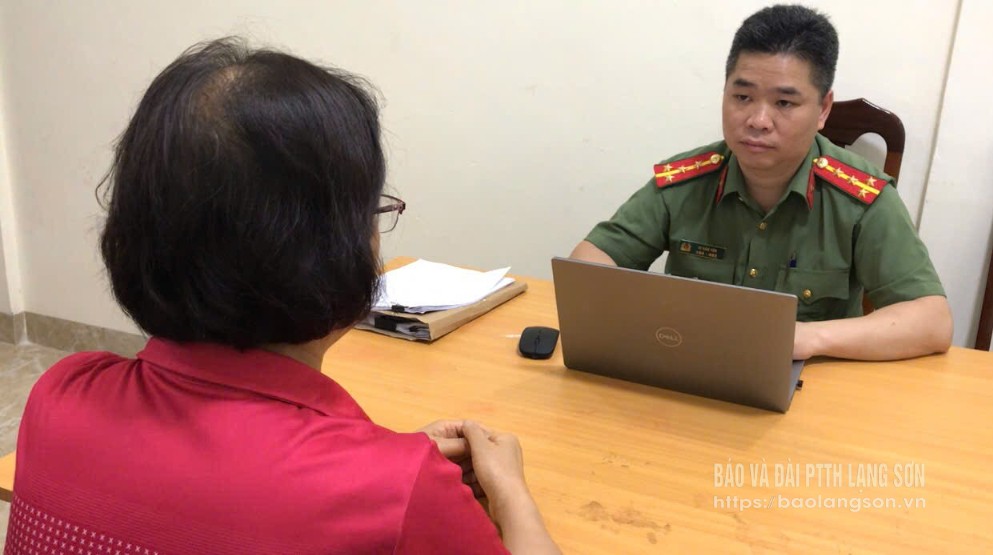 Một nạn nhân của Ame Global trình báo với tại cơ quan điều tra của Công an tỉnh Lạng Sơn