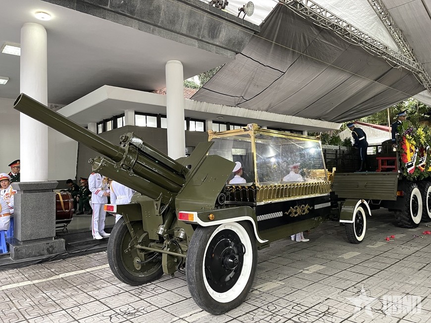 Linh xa, xe và lực lượng phục vụ tại Nhà tang lễ Quốc gia (TP Hà Nội), chuẩn bị cho Lễ truy điệu nguyên Chủ tịch nước Trần Đức Lương.