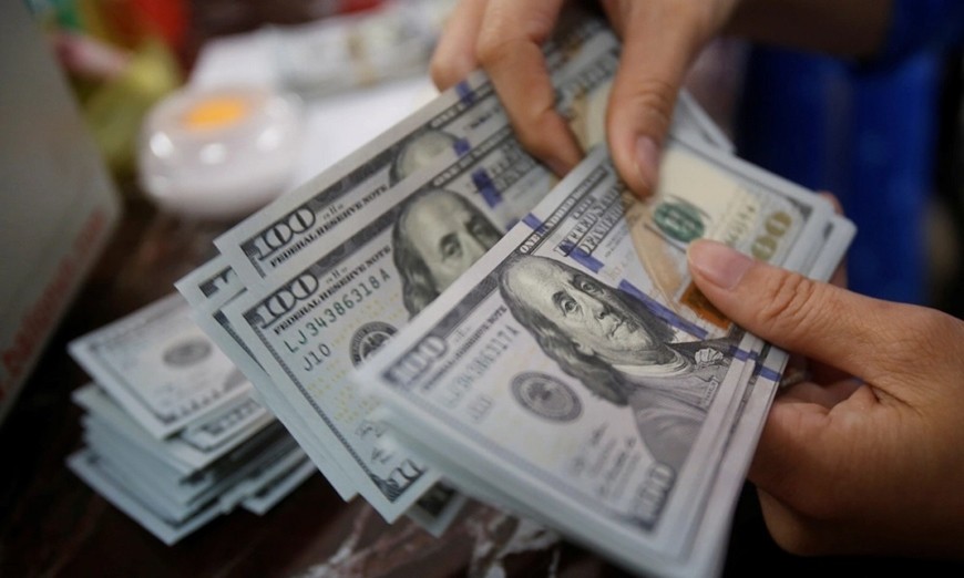 Tỷ giá USD hôm nay 25-5: Đồng USD đứt chuỗi tăng tuần, giảm mạnh. Ảnh minh họa: Reuters