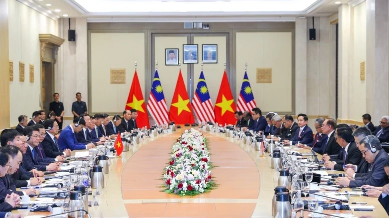Quang cảnh cuộc hội đàm chính thức giữa Thủ tướng Phạm Minh Chính và Thủ tướng Malaysia Anwar Ibrahim. (Ảnh: NHẬT BẮC/VGP)