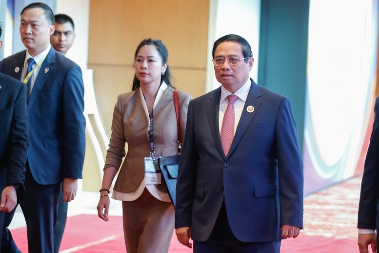 Thủ tướng Chính phủ Phạm Minh Chính dẫn đầu Đoàn đại biểu cấp cao Việt Nam tham dự hội nghị - Ảnh: VGP/Nhật Bắc
