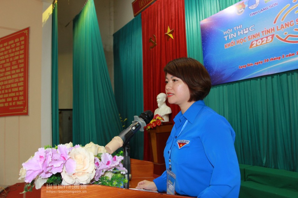Đồng chí Lê Thùy Dung, Phó Bí thư Tỉnh đoàn phát biểu khai mạc hội thi