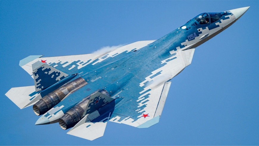 Su-57E của Nga có tầm hoạt động khoảng 2.800km khi không tiếp nhiên liệu, có thể mở rộng lên 5.200km với một lần tiếp nhiên liệu trên không, và đạt tới 7.800km nếu thực hiện hai lần tiếp nhiên liệu. Ảnh: Defence Blog