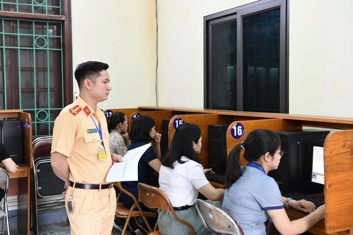 Từ 1/6, Bộ Công an áp dụng bộ 600 câu hỏi sát hạch lái xe mới. (Ảnh: Công an tỉnh Phú Thọ)