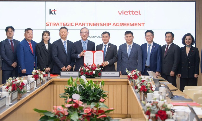 Tập đoàn Viettel và Tập đoàn KT sẽ phối hợp chặt chẽ trong việc phát triển và triển khai các nền tảng công nghệ số, hệ sinh thái AI và hạ tầng dữ liệu phục vụ cho quá trình chuyển đổi AI - Ảnh: VGP/HT