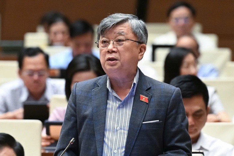 Đại biểu Trương Trọng Nghĩa tranh luận với ý kiến