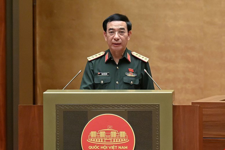 Đại tướng Phan Văn Giang, Bộ trưởng Bộ Quốc phòng trình bày Tờ trình dự án Luật Tình trạng khẩn cấp