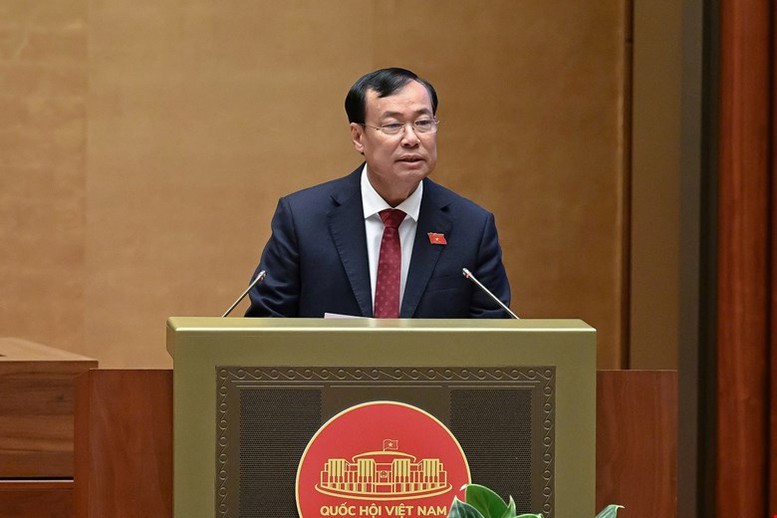 Chủ nhiệm Ủy ban Quốc phòng, An ninh và Đối ngoại của Quốc hội Lê Tấn Tới trình bày Báo cáo tóm tắt Thẩm tra dự án Luật
