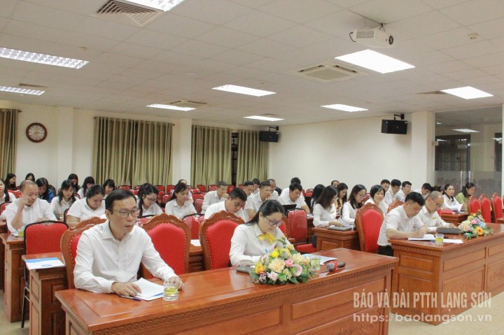 Các đại biểu dự hội nghị