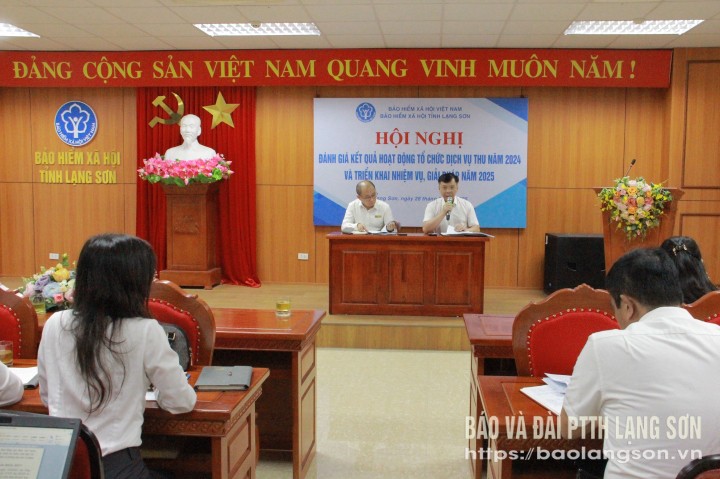 Lãnh đạo BHXH tỉnh và Bưu điện tỉnh điều hành thảo luận tại hội nghị