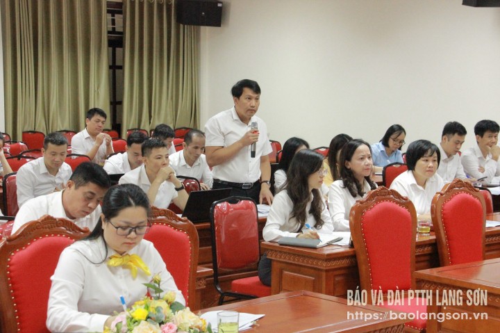 Đại diện BHXH huyện Tràng Định phát biểu thảo luận tại hội nghị