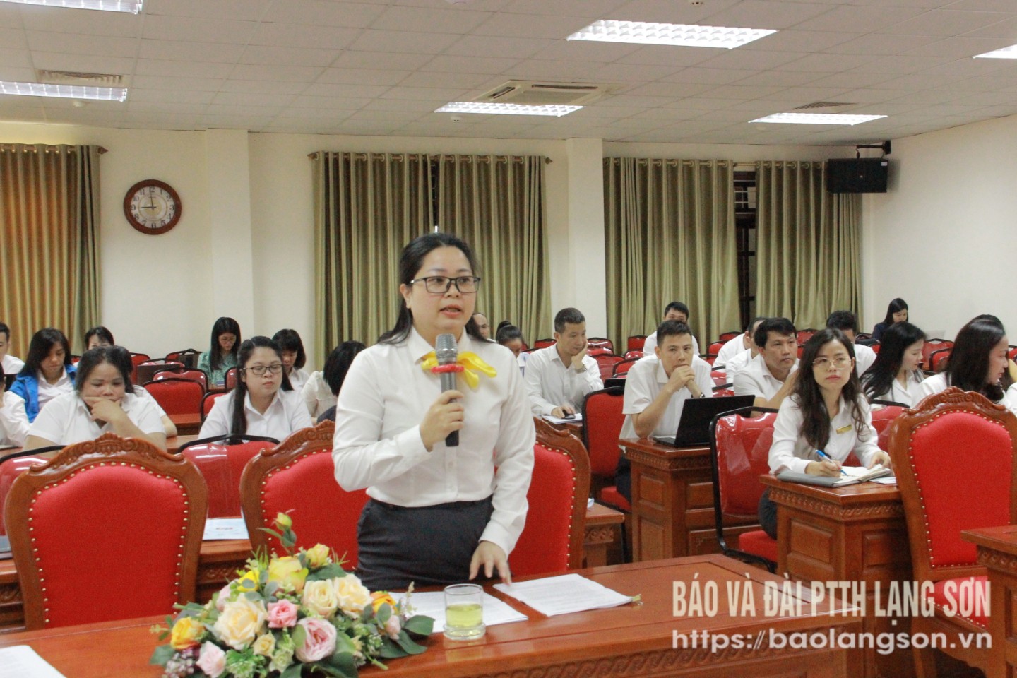 Lãnh đạo Bưu điện thành phố Lạng Sơn phát biểu thảo luận tại hội nghị