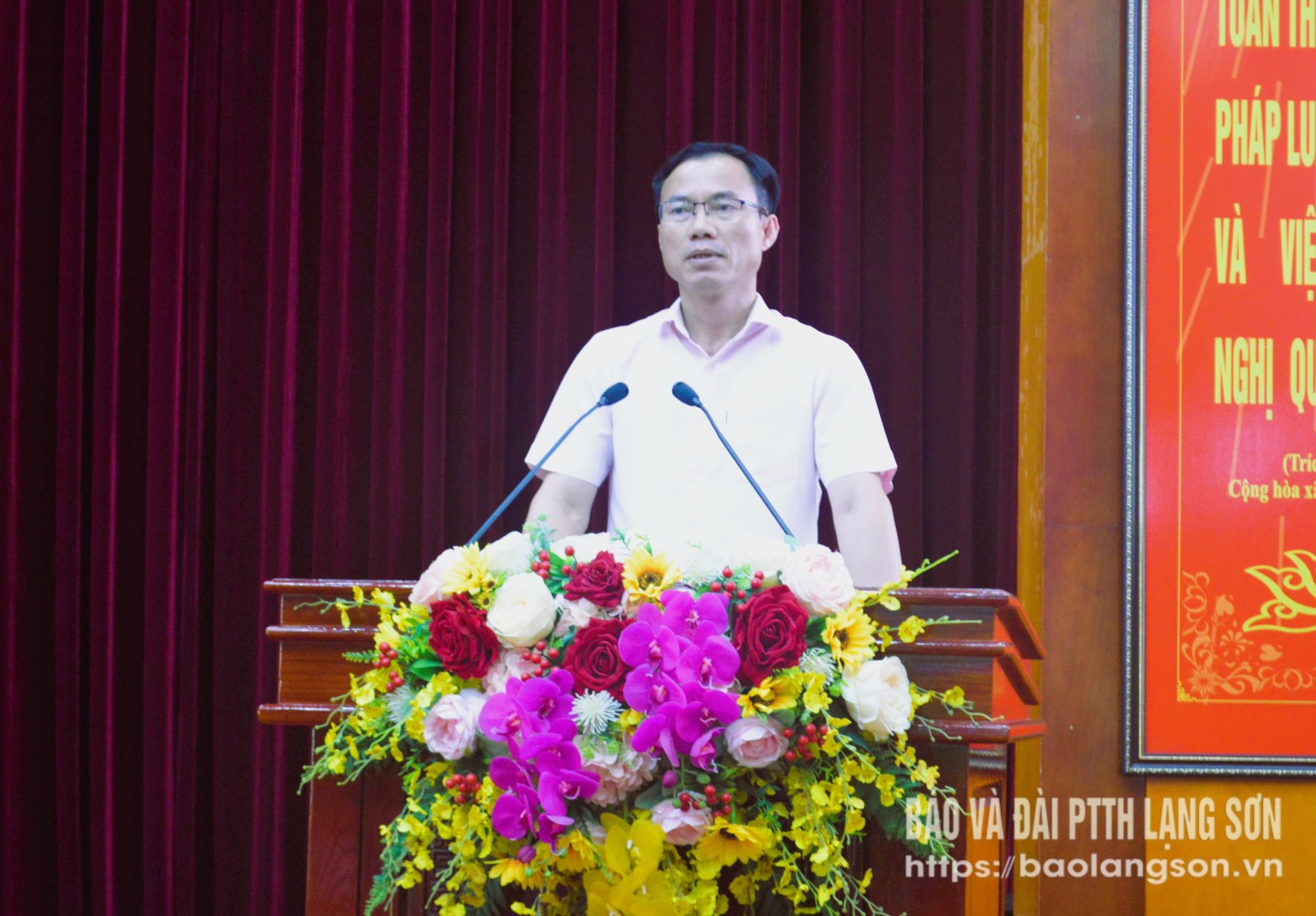 Lãnh đạo Văn phòng Đoàn ĐBQH VÀ HĐND tỉnh phát biểu khai mạc buổi làm việc