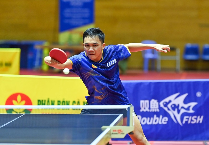 Tay vợt Đinh Anh Hoàng thi đấu ấn tượng trong trận chung kết đơn nam gặp Nguyễn Anh Tú. Ảnh: DUY LINH