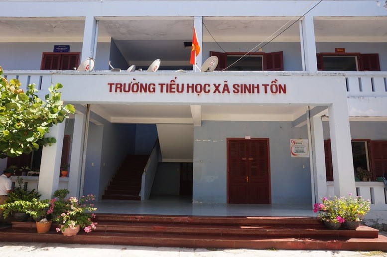Trường tiểu học xã Sinh Tồn trên đảo Sinh Tồn được xây dựng khang trang, sạch đẹp - Ảnh: VGP/Sơn Hào