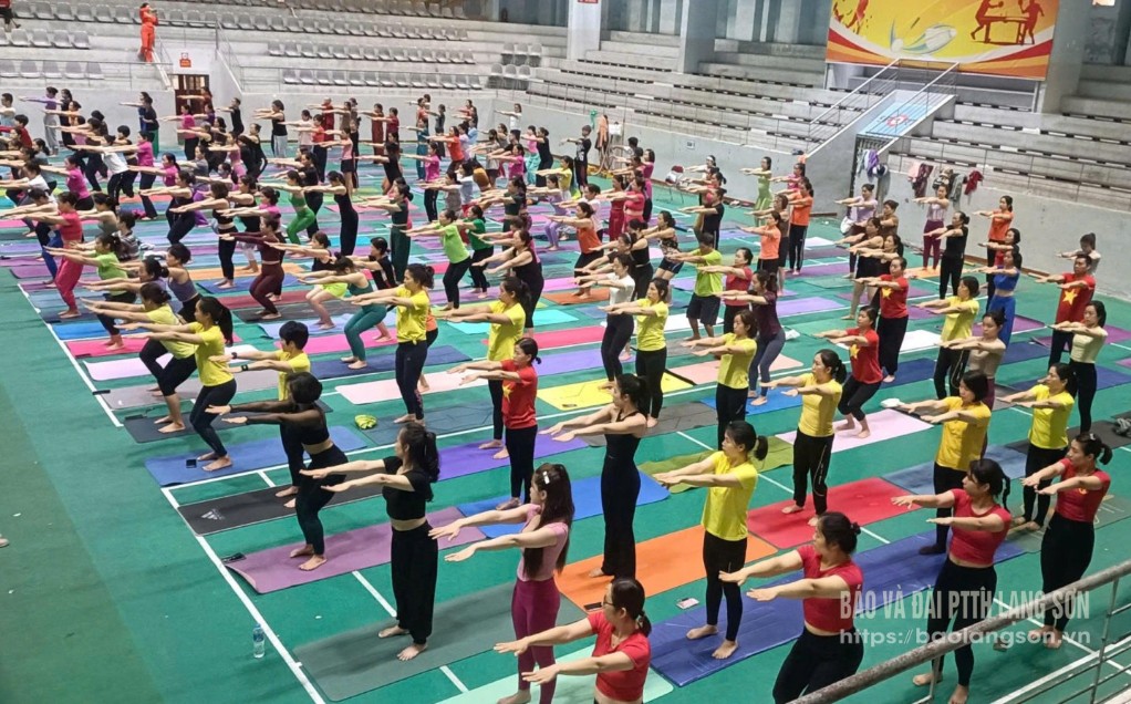Màn hợp luyện của các CLB yoga trên địa bàn tỉnh tại Trung tâm Huấn luyện Thi đấu và thể dục thể thao tỉnh chuẩn bị cho Ngày hội Yoga quốc tế và giao lưu văn hóa Ấn Độ năm 2025