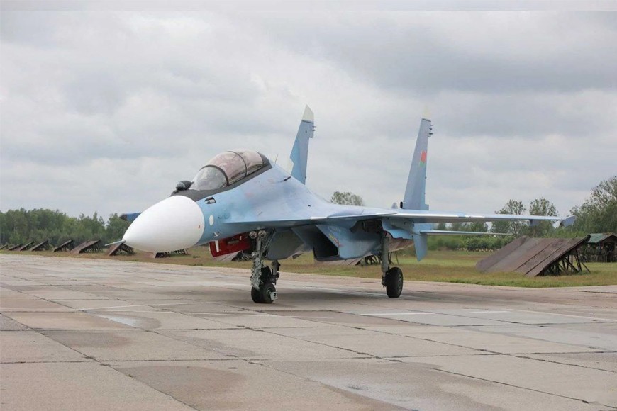 Máy bay chiến đấu Su-30SM2 là phiên bản hiện đại hóa của Su-30SM, vốn được phát triển dựa trên tiêm kích Su-30MKI – mẫu máy bay ban đầu được thiết kế cho Ấn Độ. Ảnh: Bộ Quốc phòng Belarus