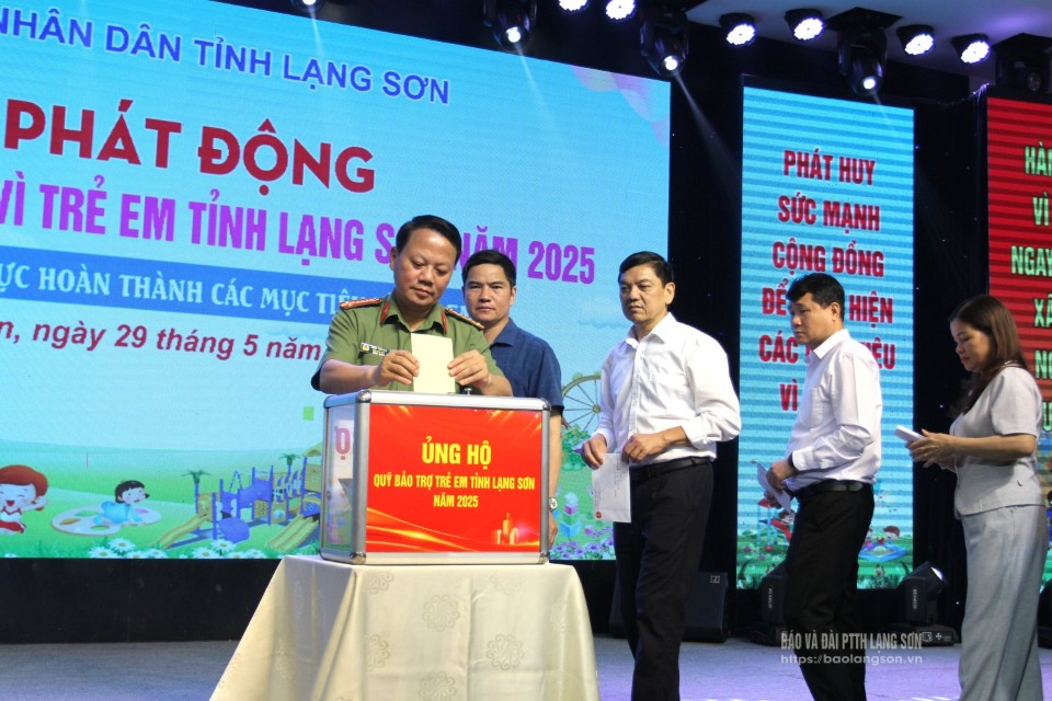 Các cá nhân ủng hộ Quỹ Bảo trợ trẻ em tỉnh
