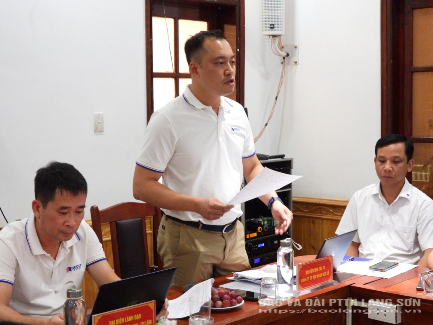 Đại diện doanh nghiệp dự án báo cáo kiến nghị về công tác mặt bằng tại buổi làm việc