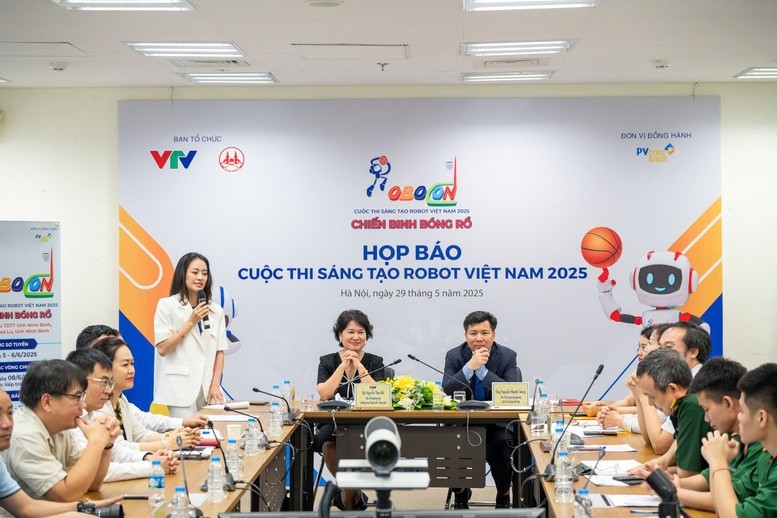 Họp báo thông tin về cuộc thi sáng tạo Robot Việt Nam 2025 - Ảnh: VGP/HM