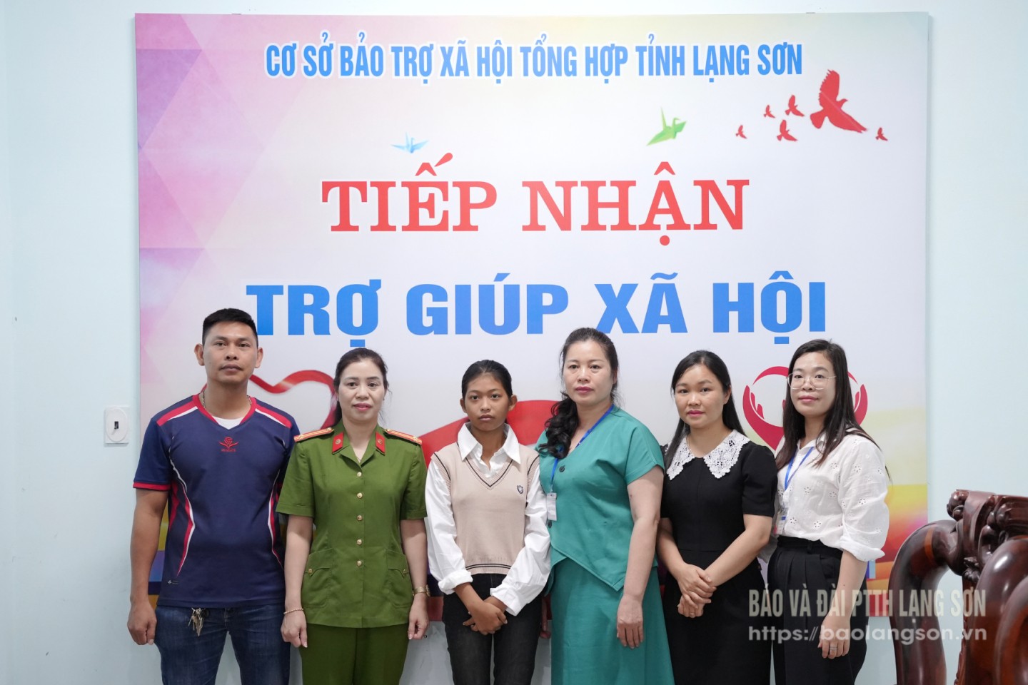 Cơ sở bảo trợ xã hội tổng hợp tỉnh tiếp nhận trẻ đi lạc từ Công an Phường Hoàng Văn Thụ (thành phố Lạng Sơn)