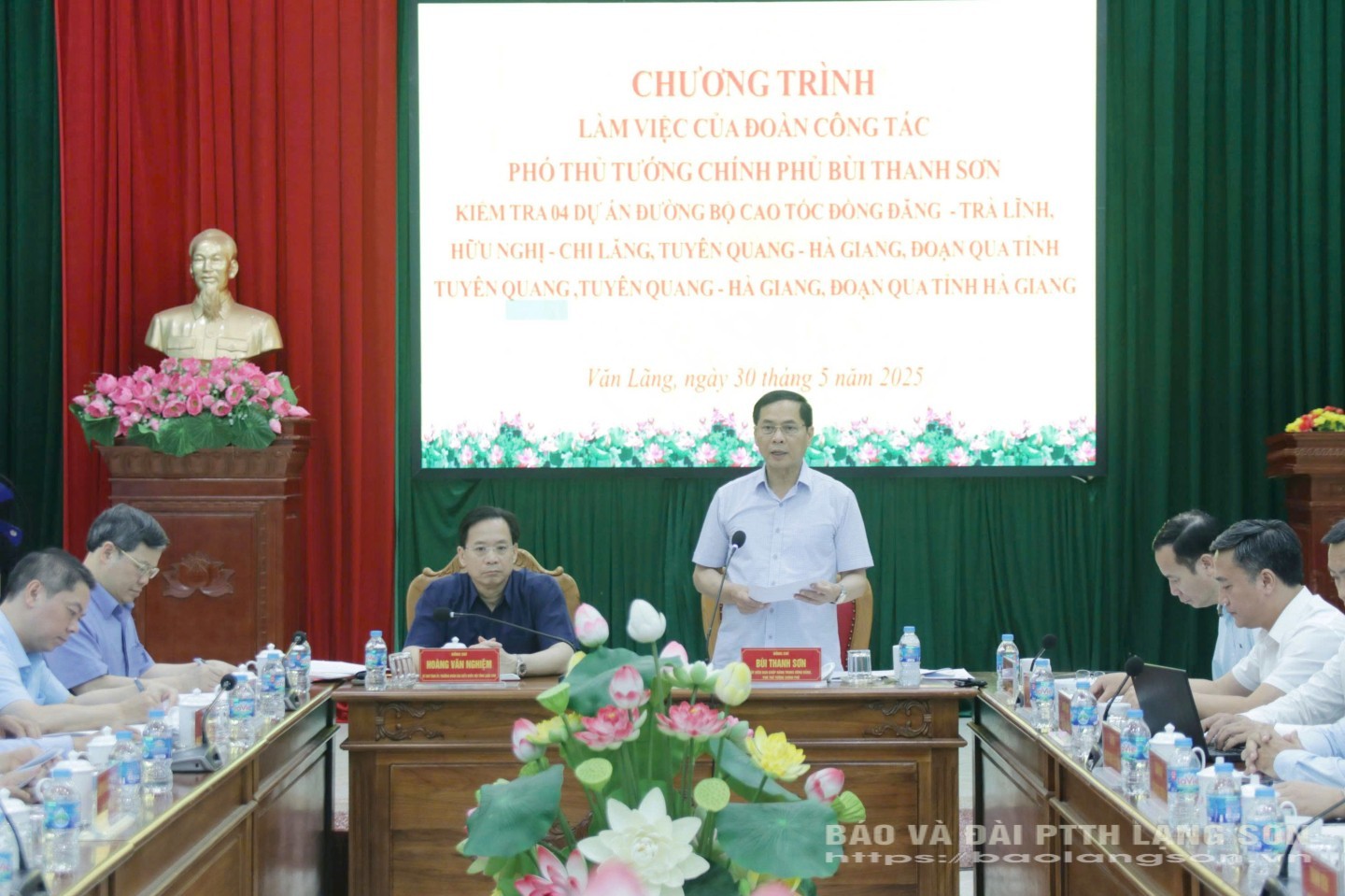 Đồng chí Phó Thủ tướng Chính phủ phát biểu kết luận tại buổi làm việc