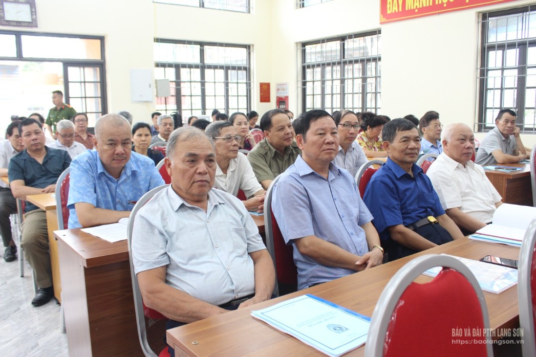 Các đại biểu dự hội nghị