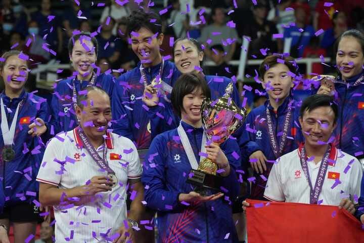 HLV Tuấn Kiệt điền tên Trần Thị Thanh Thúy và Bích Tuyền dự AVC Nations Cup 2025