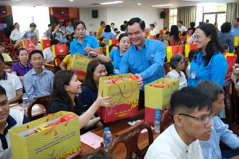 Đối với công đoàn doanh nghiệp, đơn vị sự nghiệp công lập không hưởng 100% lương từ ngân sách nhà nước, trước mắt chưa thực hiện sắp xếp, giải thể - Ảnh minh họa