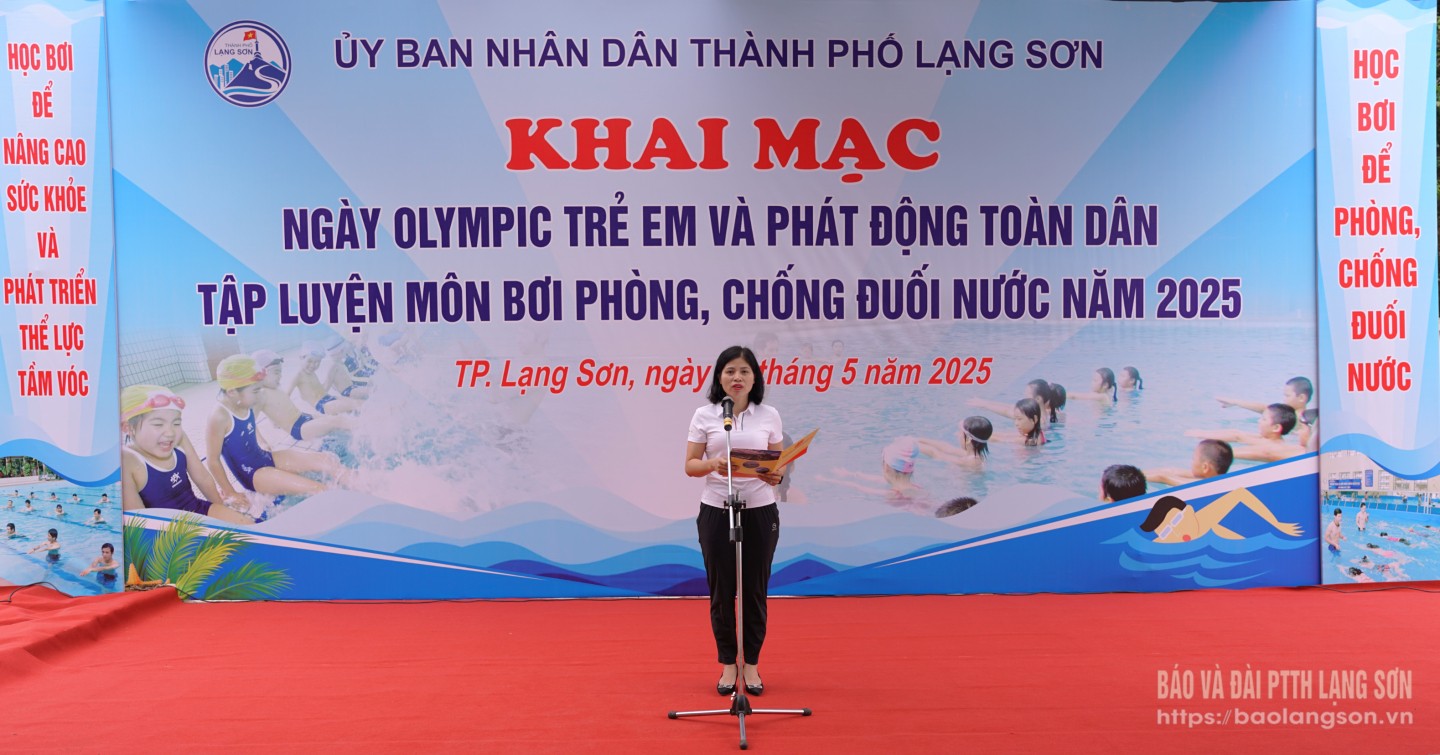 Lãnh đạo UBND thành phố phát biểu tại buổi lễ