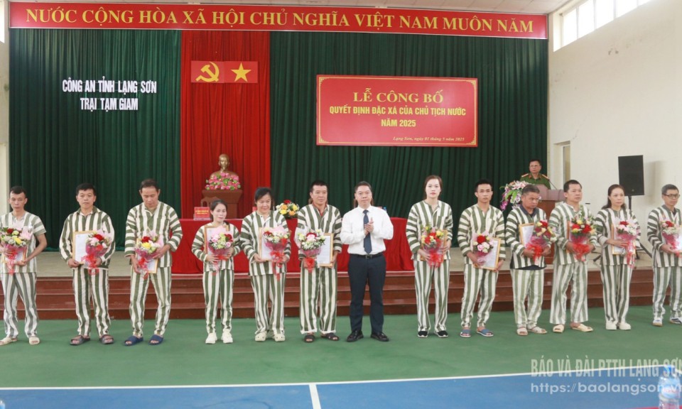 Công an tỉnh công bố quyết định đặc xá của Chủ tịch nước cho các phạm nhân dịp 30/4