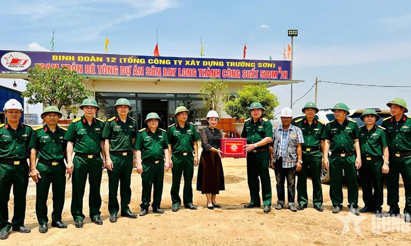 Binh đoàn 12 thi công xuyên lễ trên những công trình trọng điểm
