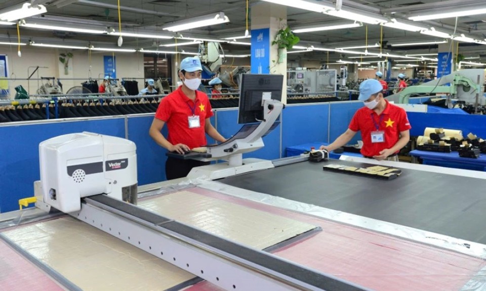 Từ nền kinh tế lạc hậu đến mục tiêu tăng trưởng hai con số