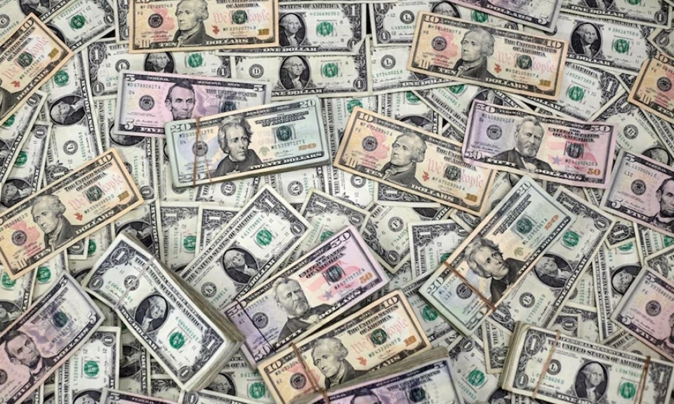 Tỷ giá USD hôm nay (3-5): Đồng USD giảm nhẹ, vẫn trụ trên mốc 100