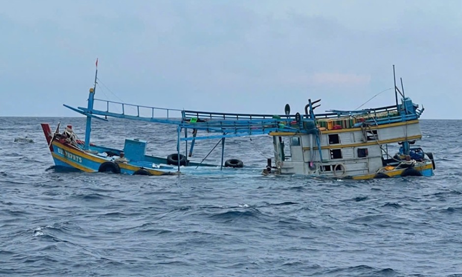 Tàu hàng va chạm tàu cá trên vùng biển Côn Đảo, 10 ngư dân được cứu sống