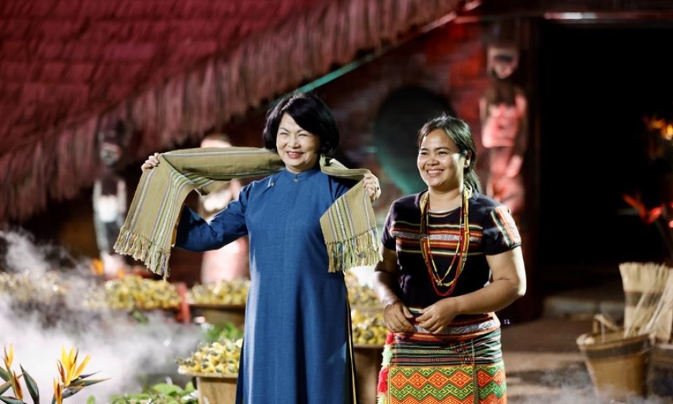 Ngày mới trên sóc Bom Bo