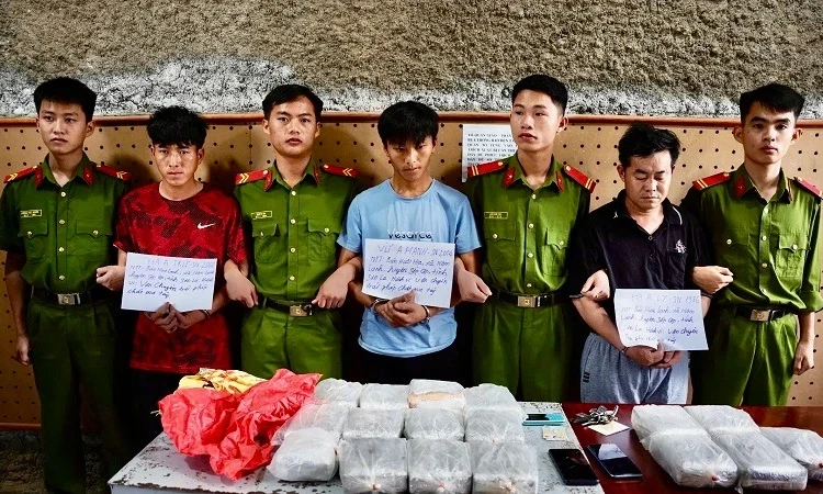 Điện Biên bắt giữ 3 đối tượng vận chuyển 100 nghìn viên ma túy tổng hợp