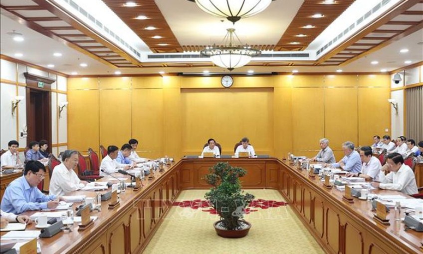 Bộ Chính trị, Ban Bí thư họp triển khai thực hiện sắp xếp tổ chức bộ máy của hệ thống chính trị