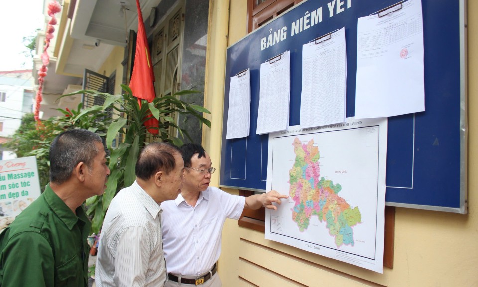 Sắp xếp đơn vị hành chính dân chủ, công khai