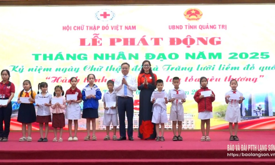 Cụm thi đua các tỉnh miền núi, biên giới phía Bắc trao học bổng cho học sinh nghèo tại tỉnh Quảng Trị