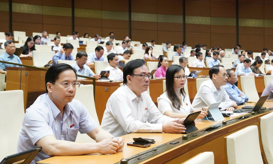 Đại biểu Quốc hội tỉnh góp ý một số dự án luật tại Kỳ họp thứ 9 Quốc hội khoá XV