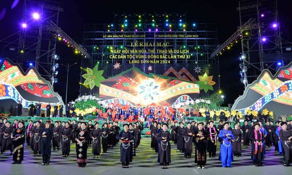 Khi dân ca thành sản phẩm du lịch