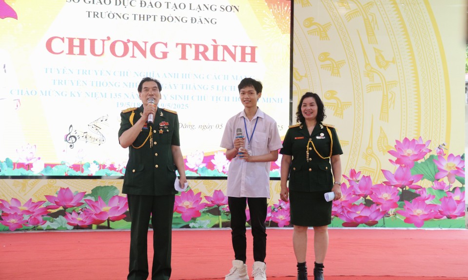 “Truyền lửa” chiến thắng Điện Biên phủ đến thế hệ trẻ