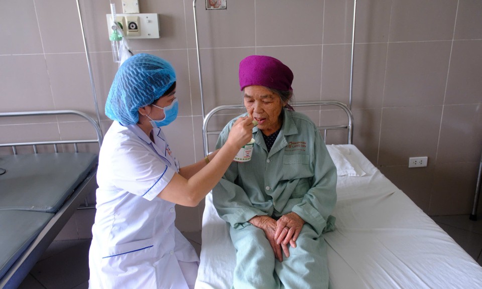 “Giữ lửa” nghề điều dưỡng
