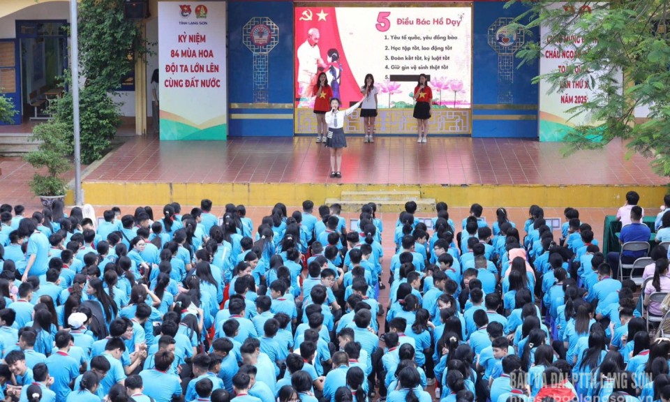 Tháng Năm nhớ Bác