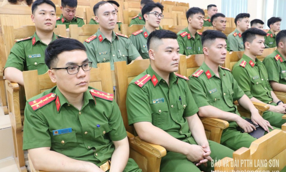 Khai giảng 2 lớp bồi dưỡng tiếng dân tộc Tày cho cán bộ, chiến sỹ Công an tỉnh